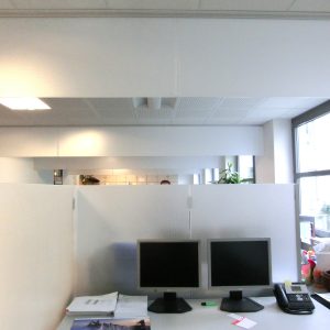 Deckenabsorber in Büros von AkustikKompetenz